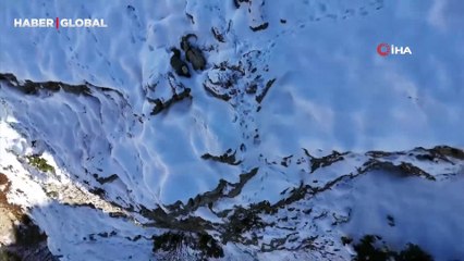 Avlanması yasak olan dağ keçisini avlayan kaçak avcı havadan görüntülenince kaçmaya başladı