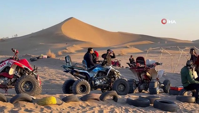 Çöl safarileri, ATV turları ve deve gezileri! Bir de gün batımında görün
