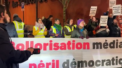 Fin de C8 - Le naufrage des quinze manifestants d'extrême-gauche venu manifester leur joie de voir 400 personnes au chômage devant les studios de Cyril Hanouna
