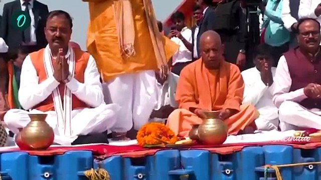 CM Yogi in Pragraj : प्रयागराज में सफाई अभियान में शामिल हुए Yogi Adityanath | वनइंडिया हिंदी