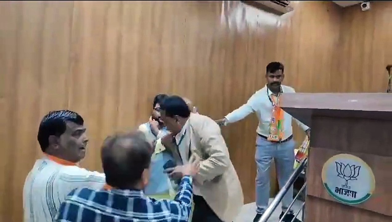 जयपुर BJP मुख्यालय में कार्यकर्ताओं में हुई हाथापाई, प्रदेशाध्यक्ष मदन राठौड़ भी थे मौजूद
