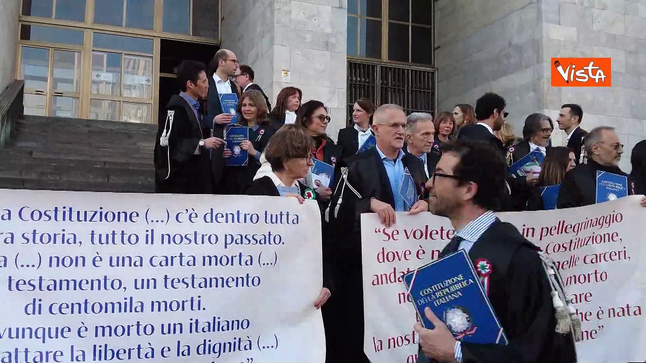 Flashmob dei magistrati davanti al Tribunale di Milano contro la riforma della giustizia