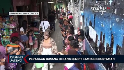 Peragaan Busana di Gang Sempit Kampung Bustaman