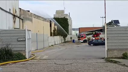 Incendio en una nave abandonada del Polígono