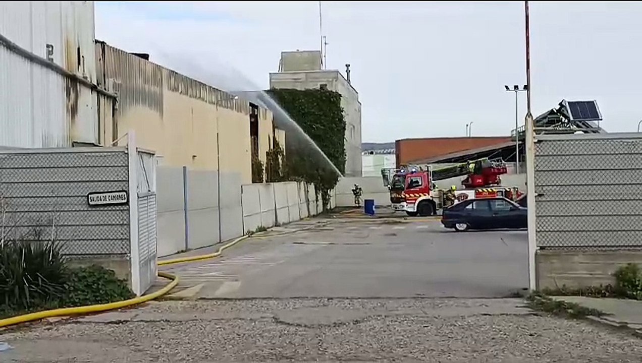 Incendio en una nave abandonada del Polígono