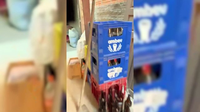 Câmera corporal de policial flagra resgate de criança em cativeiro; suspeito foi linchado e morto