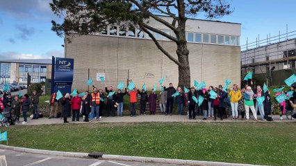 The picket line received lots of beeps of support from passing motorists