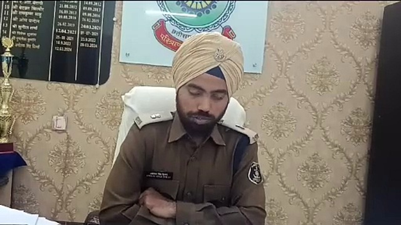 हथियारबंद 3 नकाबपोशों ने कारोबारी के परिवार को...