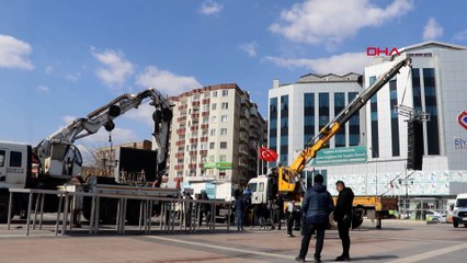 DEM Parti heyetinin yapacağı açıklama öncesi Diyarbakır’da hazırlıklar başladı