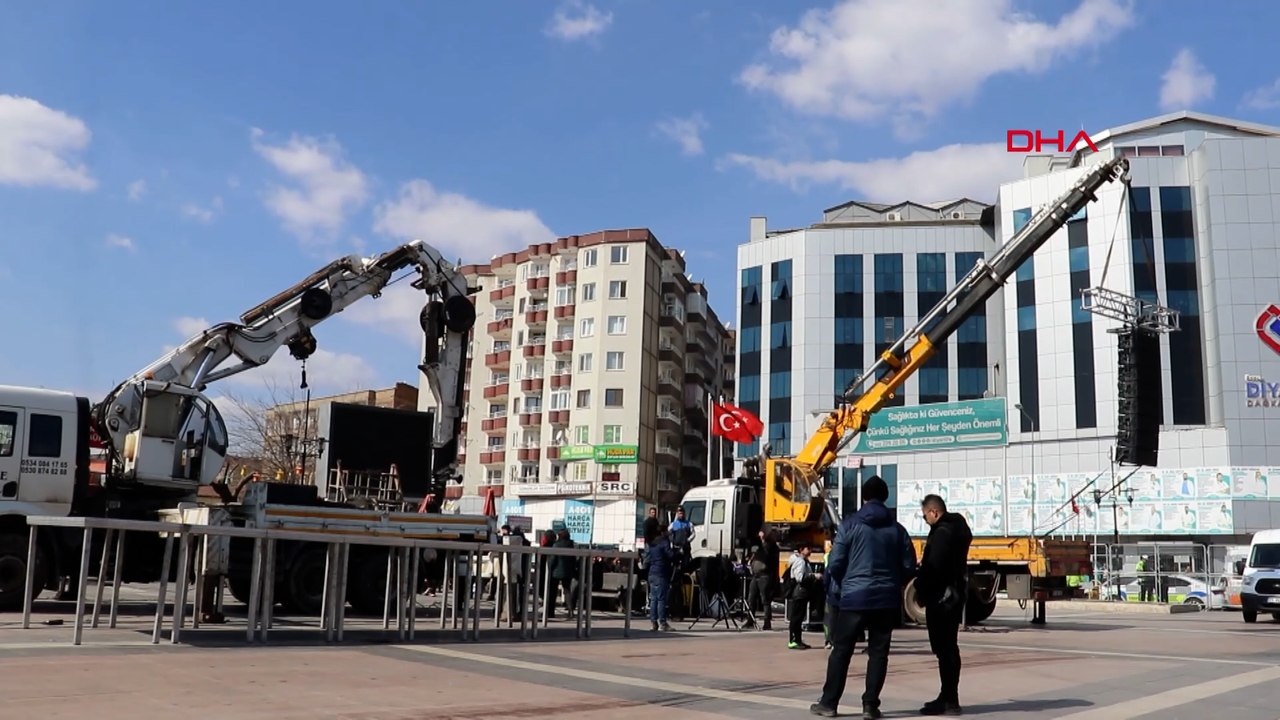 DEM Parti heyetinin yapacağı açıklama öncesi Diyarbakır’da hazırlıklar başladı