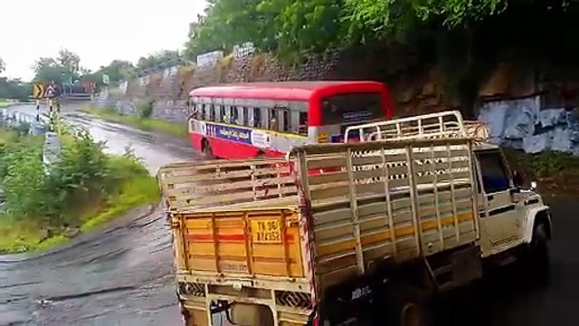 Dhimbam Ghat Road KSRTC Bus excelent turn KSRTC Bus STUCK In Dhimbam Ghat Dangerous Hairpin Bend