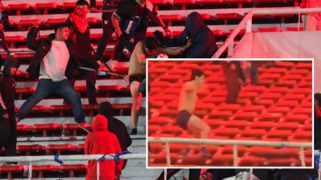 Follia in Argentina, scontri tra tifosi in curva: uno scappa in mutande