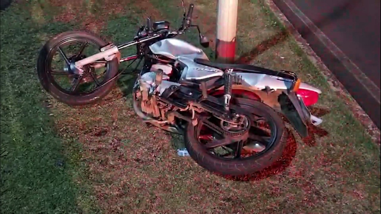 Acidente entre moto e carro de aplicativo deixa dois feridos e gera confusão em Cascavel