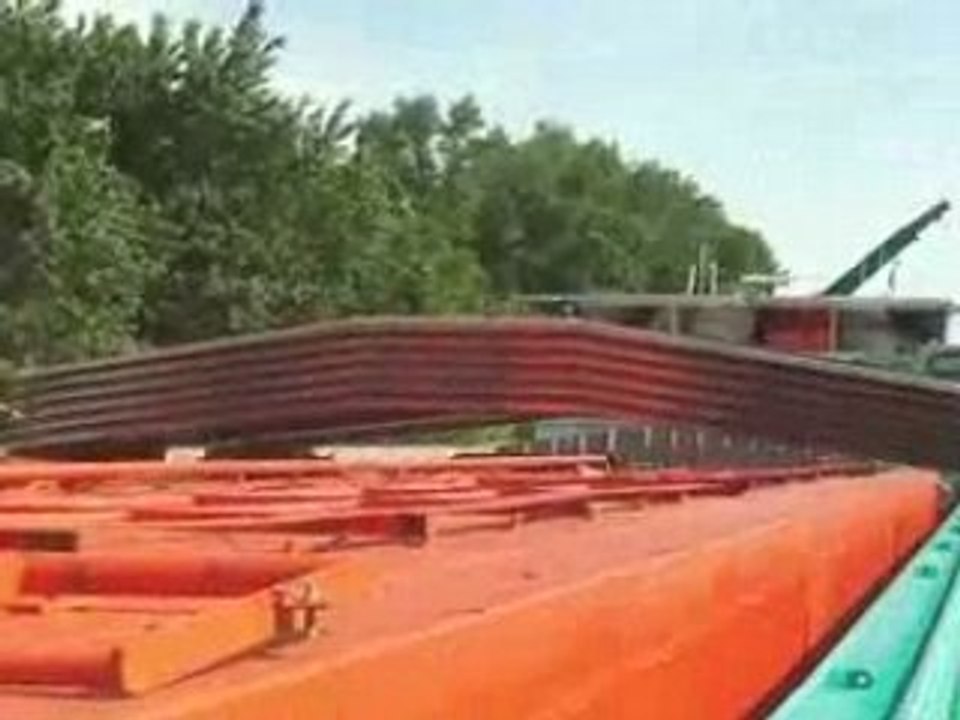 dechargement piece dunaujuvaros ( hongrie)