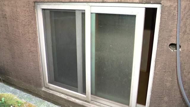 경찰, 변사자 금목걸이 훔친 검시 조사관 구속영장 신청 / YTN