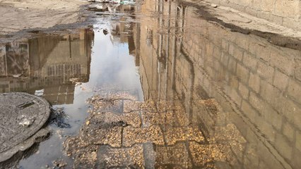 Video: सीवरेज का गंदा पानी रोक रहा लोगों का आवागमन