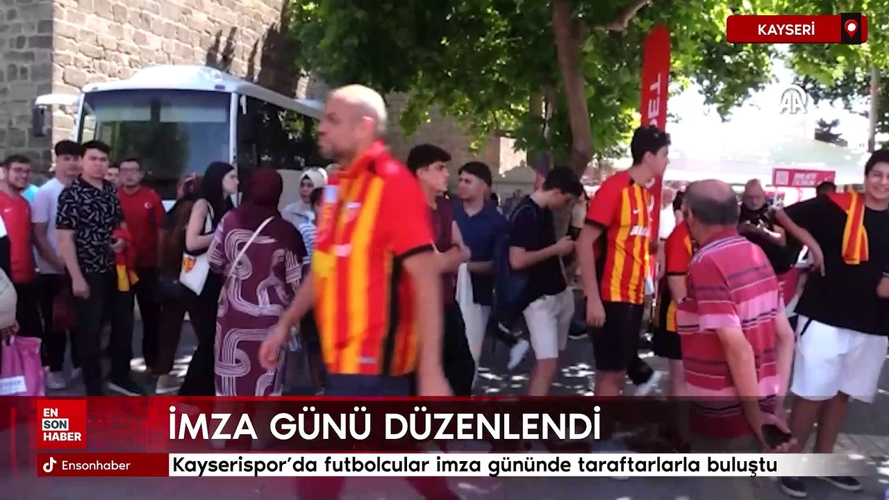 Kayserispor'da futbolcular imza gününde taraftarlarla buluştu
