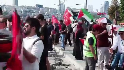 İstanbul Boğazı'nda 50 metrelik Gazze'ye destek flama açıldı