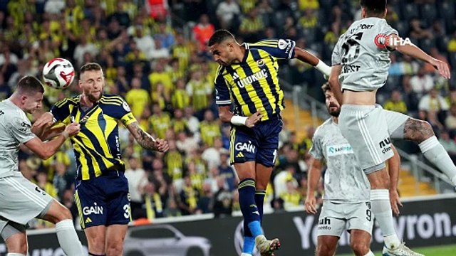 Trendyol Süper Lig: Fenerbahçe: 1 - Kocaelispor: 1 (İlk yarı)