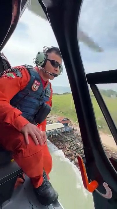 Homem tem rosto esmagado por barco em praia de Florianópolis e mobiliza resgate de helicóptero