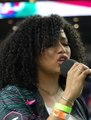 Chelsy Bautista interpreta el Himno Nacional en el estadio de los Marlins en Miami