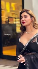 kangana sharma spotted at earth cafe in juhu