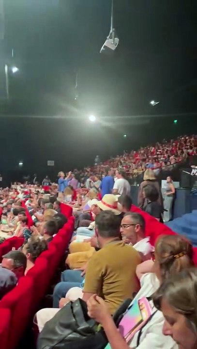 Lors des Universités d'été des Insoumis, la foule désigne les socialistes comme nouvelle cible en scandant le slogan : "Tout le monde déteste le PS"