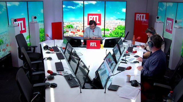 Avec des vacanciers qui quittent leur camping au pied de la dune du Pilat