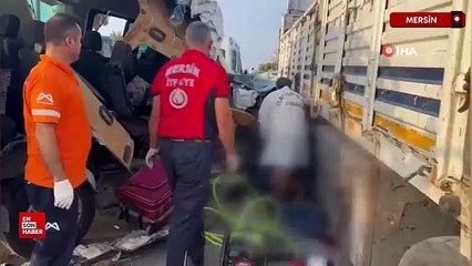 Mersin’de park halindeki tıra çarpan minibüste 2 kişi hayatını kaybetti