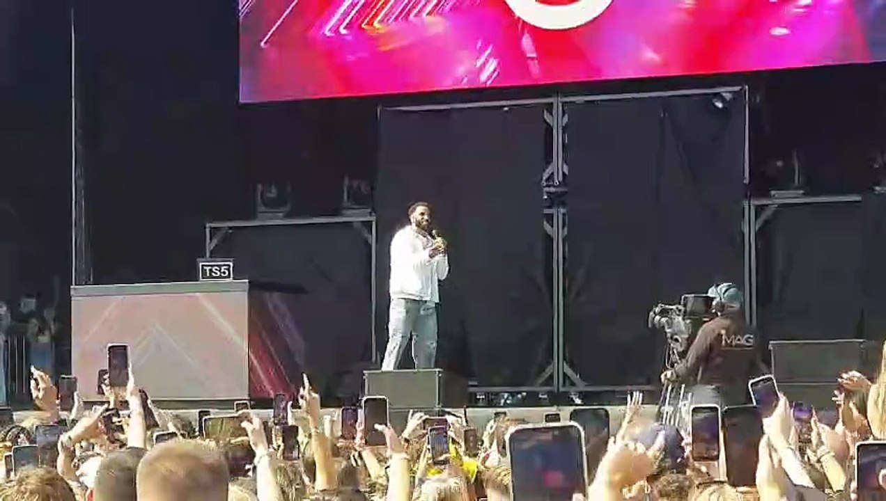 Craig David performs Seven Days at Victorious 2025