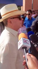 Hipólito Mejía dice que programas Plásticos por Útiles enseñan a la gente a no esperar todo regalado