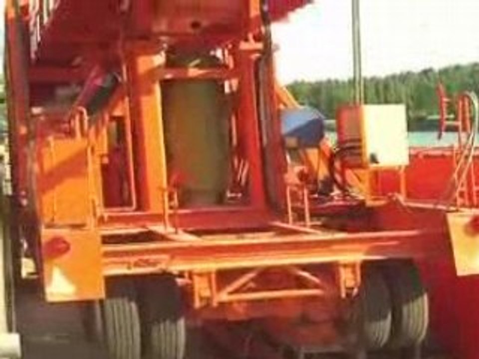 dechargement piece dunaujuvaros ( hongrie)