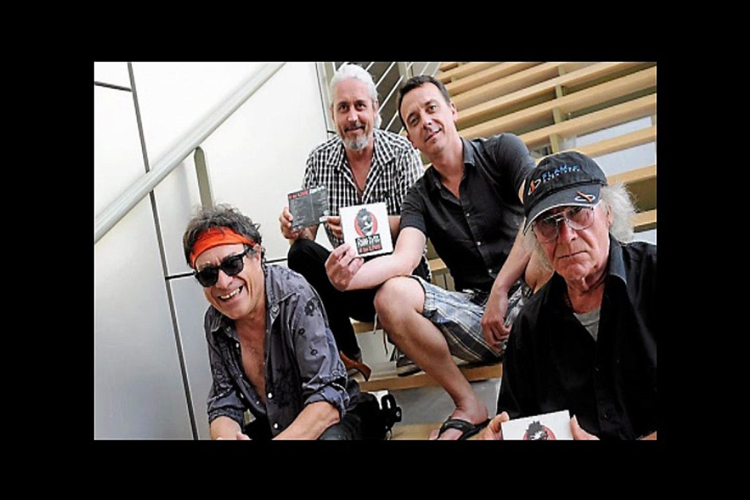 INTERVIEW ROLAND RAMADE CHANTEUR DU GROUPE REGG LYSS SUR RADIO MENERGY AVEC OLIVIER LE 24 08 2025