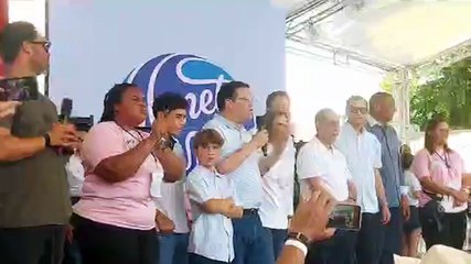 Sanz Lovatón define como acto de amor la iniciativa “Plásticos por útiles escolares”