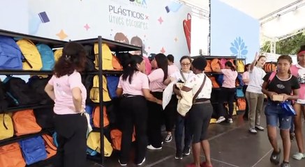 Desde el viernes se inició la fila para el intercambio de Plásticos por Útiles Escolares