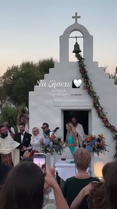 Παντρεύτηκαν ο FY και η Αλεξία Κεφαλά - Οι πρώτ...