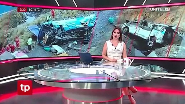 Una volqueta se embarranca con tres ocupantes en los Yungas, y el conductor queda atrapado entre los fierros