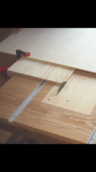 Cuts that cannot be made with a table saw fence or crosscut sled /Coupes qui ne peuvent pas être réalisées avec un guide parallèle ou un traîneau à onglet sur une scie sur table.