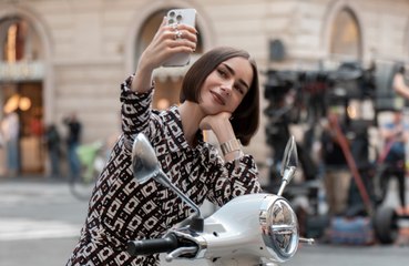 Emily in París reanuda su rodaje tras la muerte del asistente de dirección Diego Borella