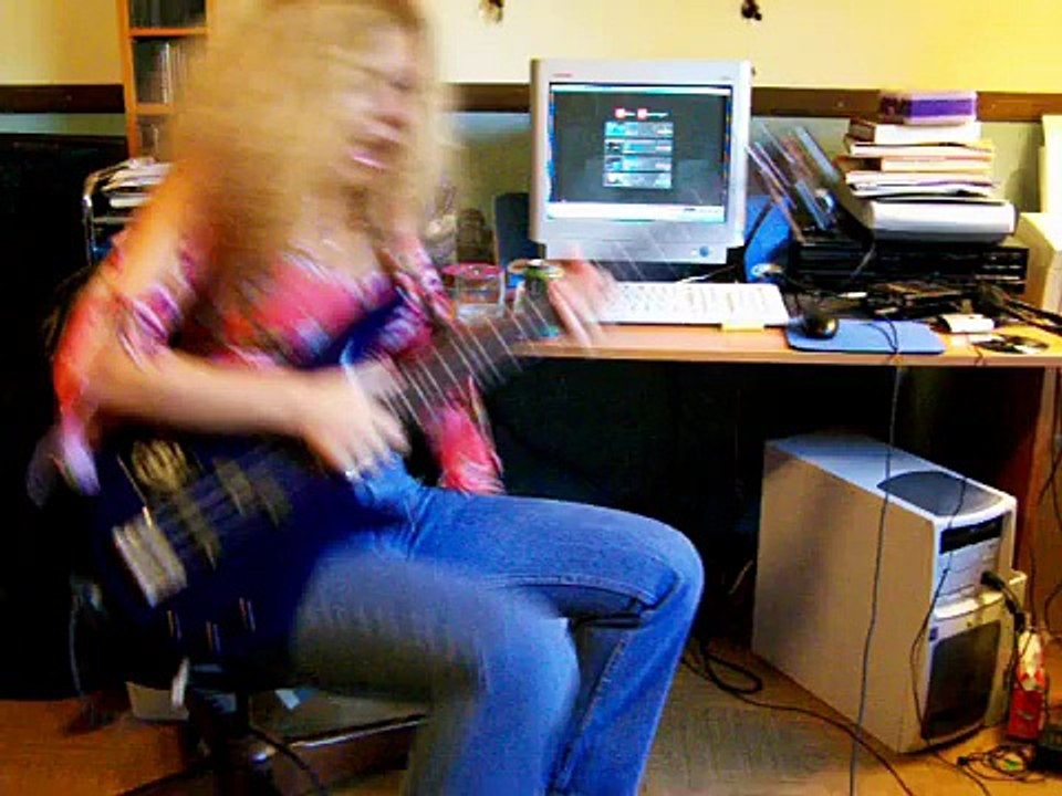 Ibanez Soundgear Bass for Larry Wright Street Drummer Jam (Sept 2006) [Vineyardedge]