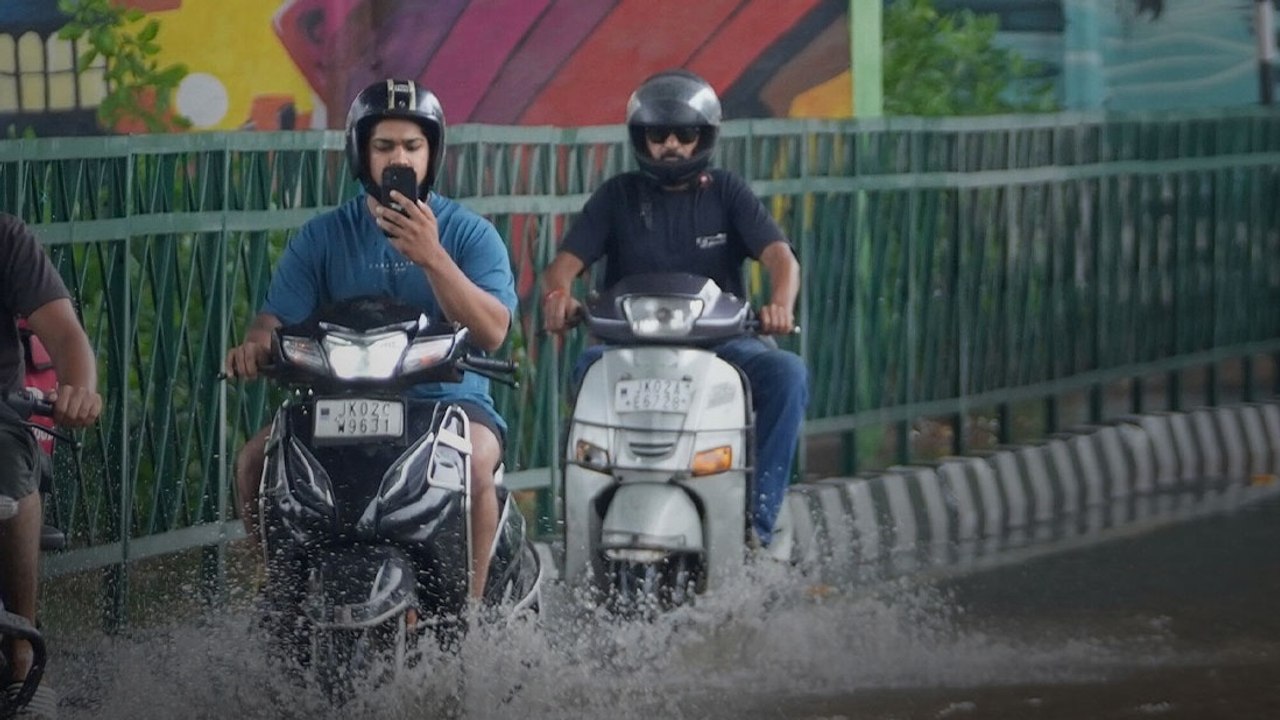 Rain Alert: दिल्ली-NCR और North India में भारी...