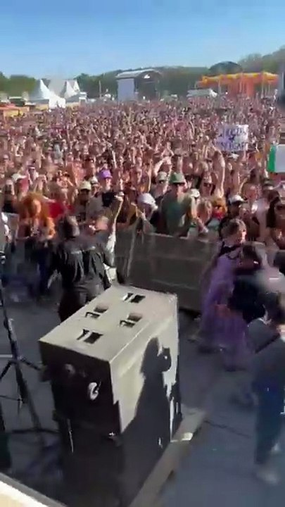 Antisémitisme : Les images des incidents hier soir lors du concert du Groupe "Kneecap" accusé de soutenir le Hamas et malgré tout présent au Festival "Rock en Seine"