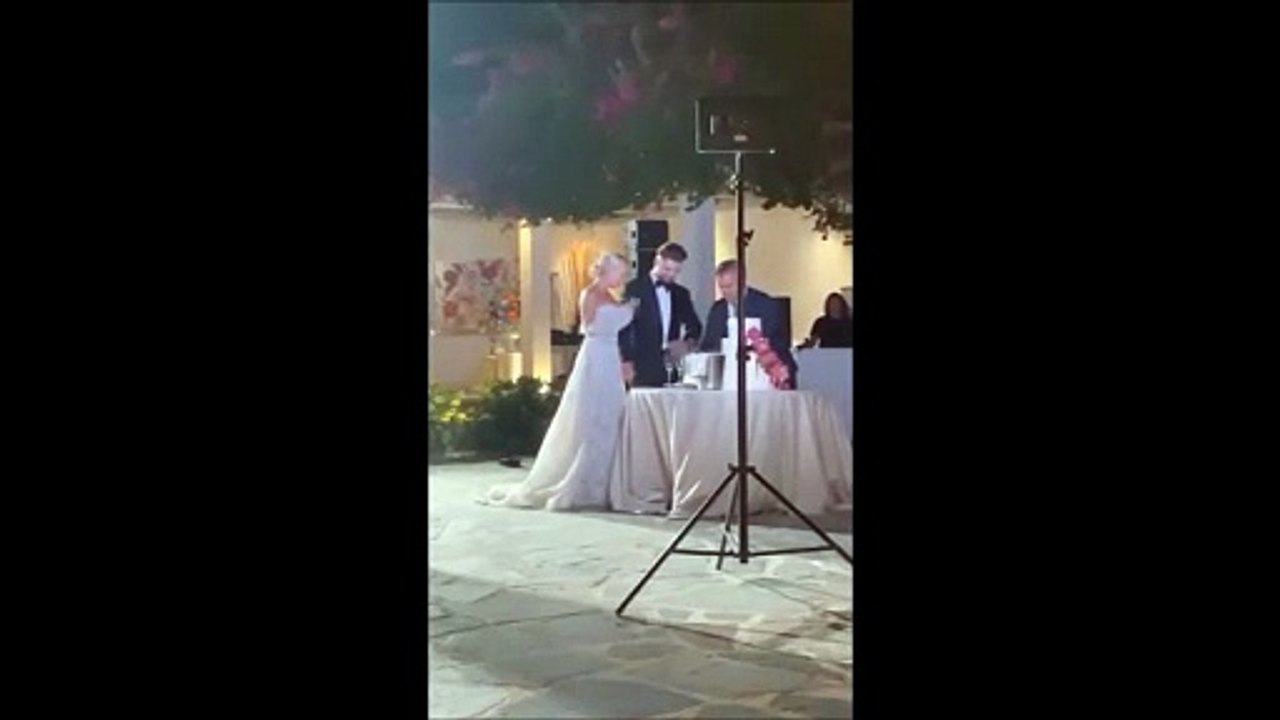 FY – Αλεξία Κεφαλά: Ο πρώτος χορός, η εντυπωσιακή τούρτα & το μενού στη δεξίωση του γάμου τους