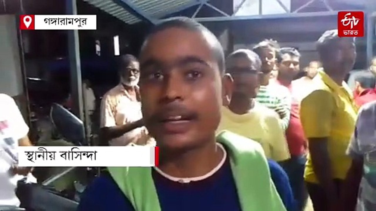 ফুটবল খেলা দেখতে যাওয়ার পথে বংশীহারীতে বাস ও গ...