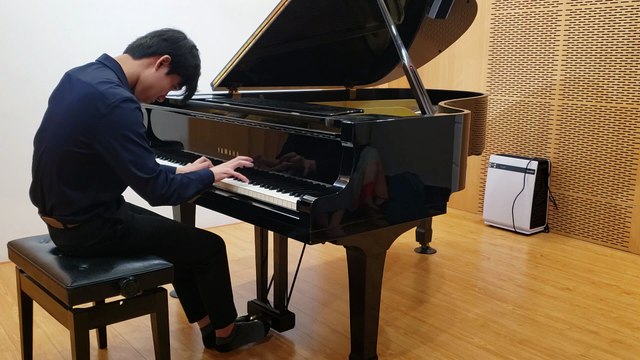 Đặng Công Đức plays R. Schumann- Sonata No.2 in G minor, Op.22 (1st mvt)