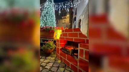 Freddo fuori stagione, borgo abruzzese festeggia il "Natale" d'estate