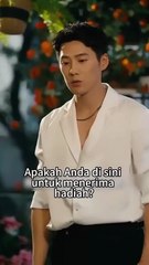 Gadis menyelamatkan CEO yang sekarat dengan satu ciuman, lalu dimanja tanpa henti