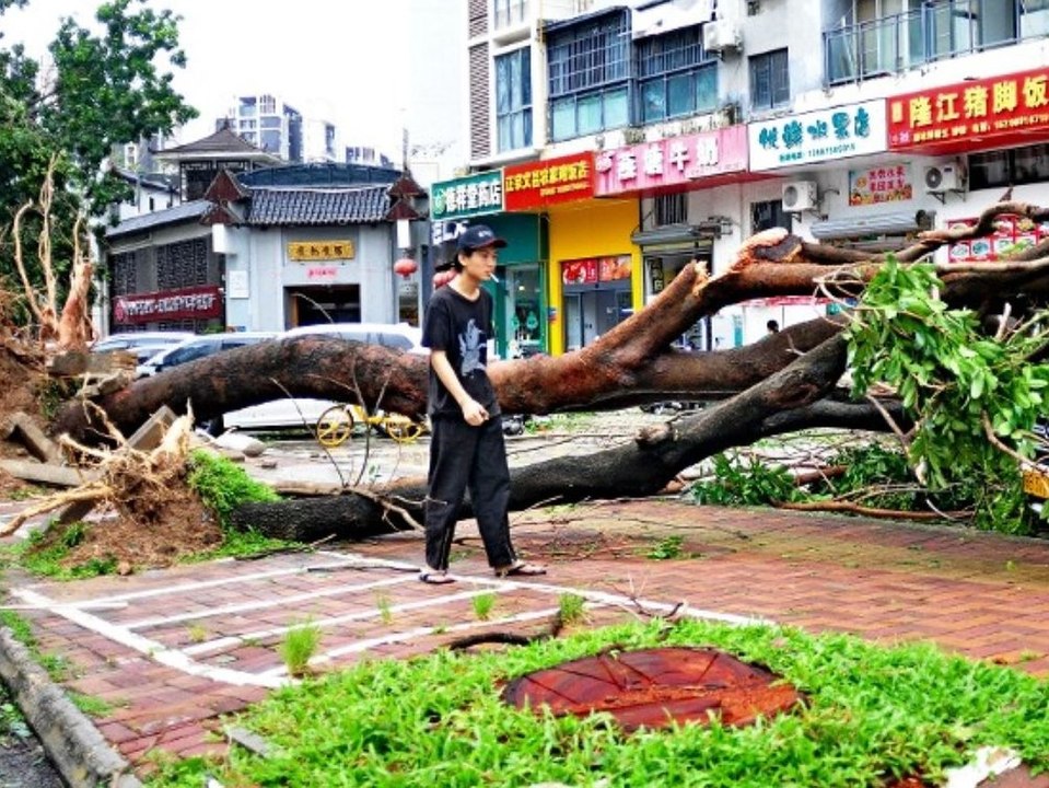Mega-Taifun Kajiki verwüstet Urlaubsinsel in China