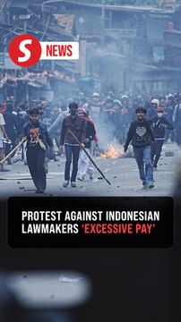 Indonesian police clash with protesters against parliamentarians' salaries