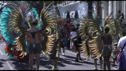 I londinesi pazzi per l'annuale Carnevale di Notting Hill